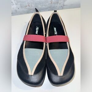 EARTH Kalso Intrigue Black Flats Mary Janes NWT Size 9 B